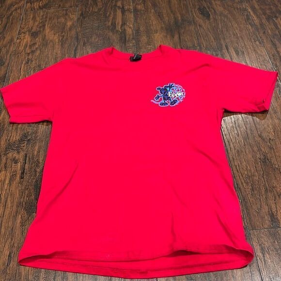 Disney Parks Epcot Flags Around The Showcase Shirt Adult size M in red GUC - Picture 1 of 7
